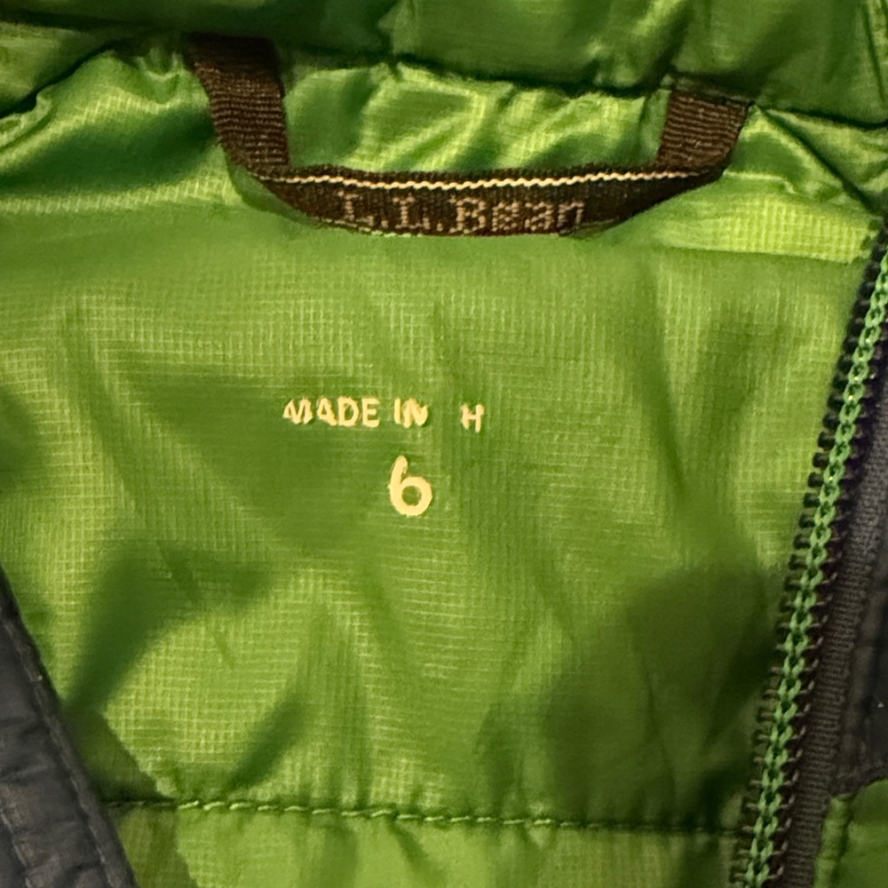 L.L. Bean Kids Blue and Green Puffer Jacket - Picture 2 of 4
